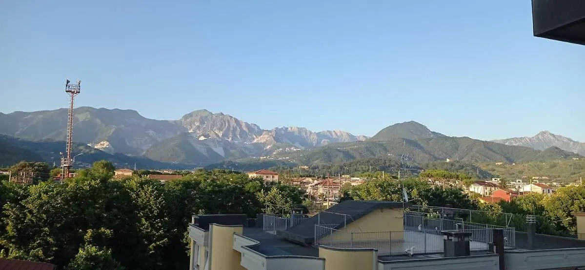 Casa Serena Carrara 0*,  Itália